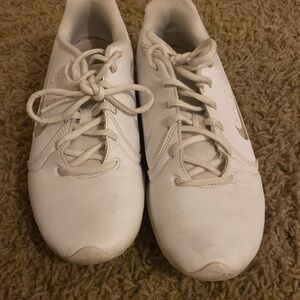 8.5 Nike cheer shoes